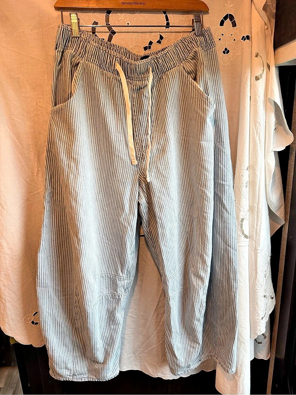 GAP Horseshoe Jeans M Petite Blue Railroad Stripe Pull On Barrel Wide Leg Trend!